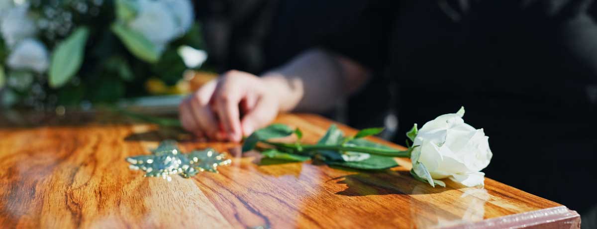 ¿Cuánto cuesta un seguro de entierro? Precios y Comparación